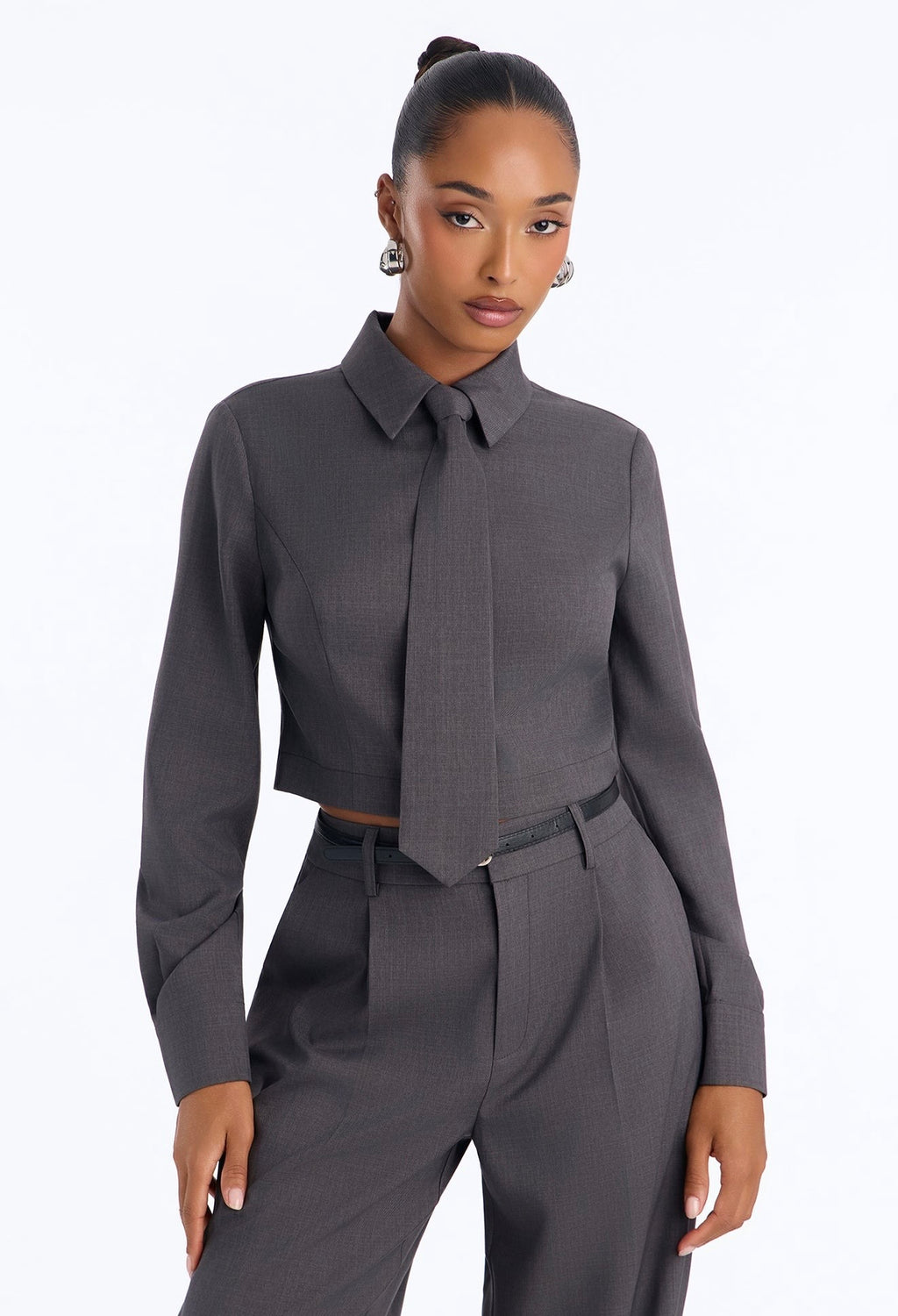 Ensemble pantalon large gris anthracite avec chemise et cravate – Dressing Maguy