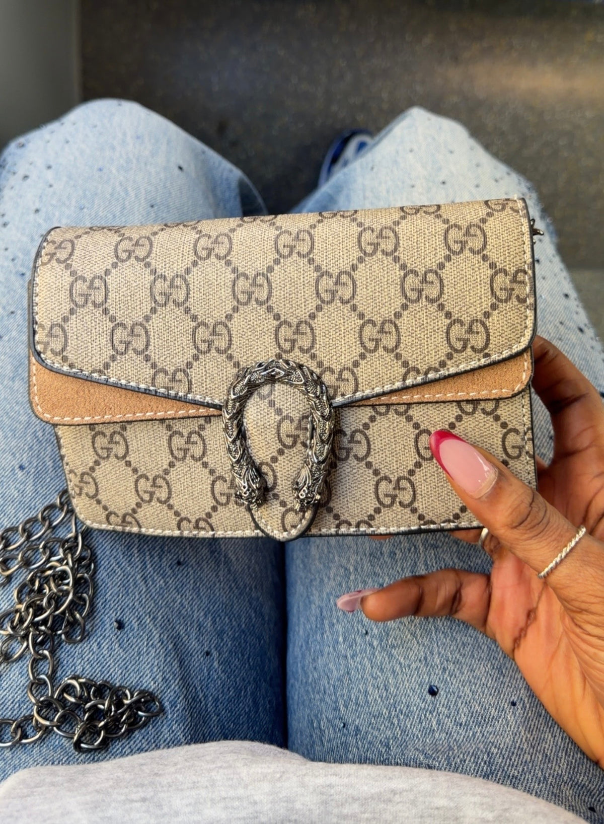 Sac à bandoulière motif monogramme – Camel
