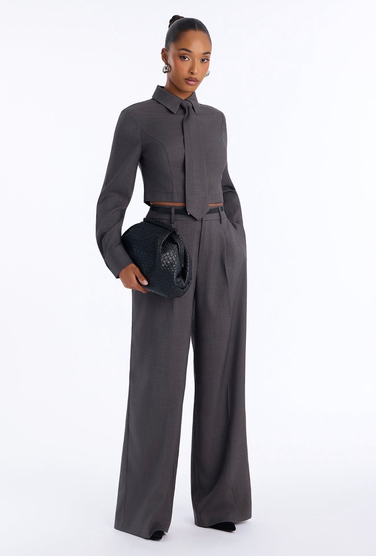 Ensemble pantalon large gris anthracite avec chemise et cravate – Dressing Maguy