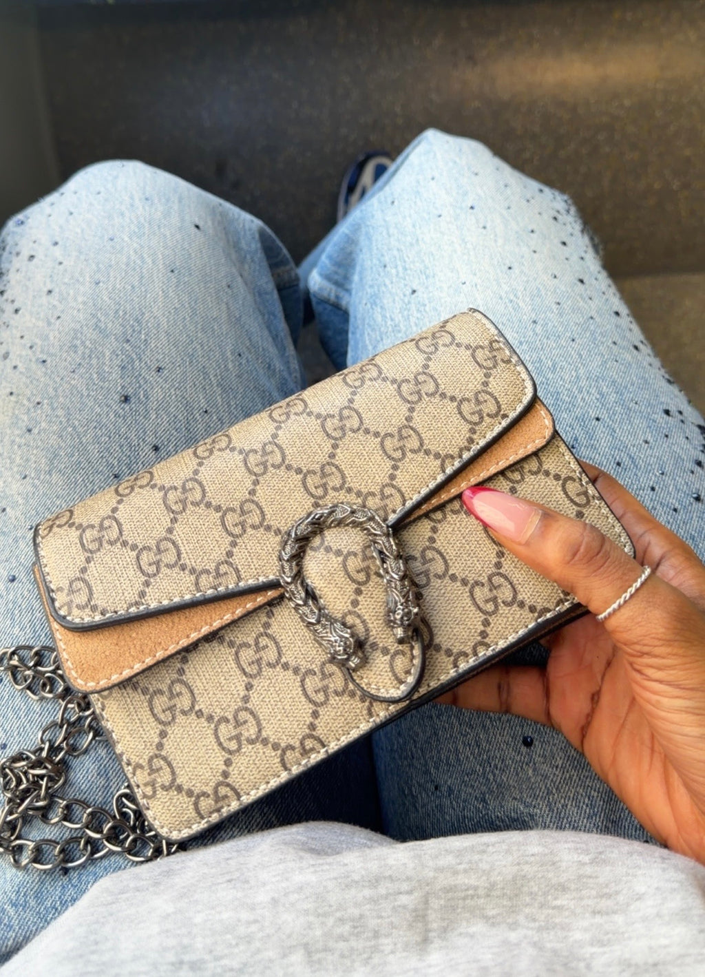 Sac à bandoulière motif monogramme – Camel